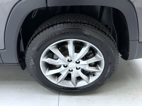 Used 2018 Jeep Cherokee Limited AWD/4WD image 22