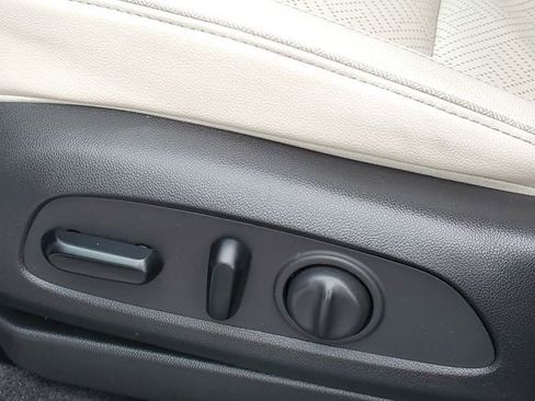 Used 2021 Buick Encore GX Essence image 8