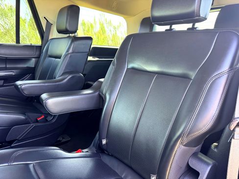 Used 2022 Ford Expedition XLT image 16