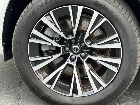 Certified 2023 Volvo XC90 T8 Plus AWD/4WD image 35