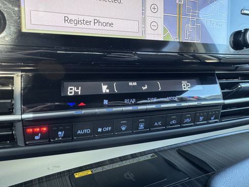 Used 2023 Toyota Sienna Platinum image 29