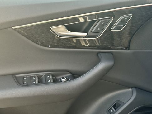 Certified 2025 Audi Q7 2.0T Premium w/ Convenience Plus Package image 13