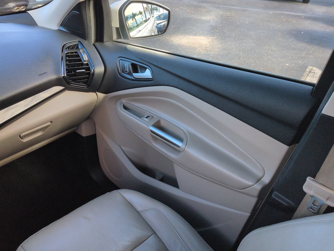 Used 2018 Ford Escape Titanium w/ Ford Safe & Smart Package FWD image 17