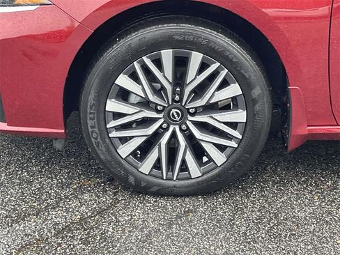 Used 2024 Nissan Altima 2.5 SV w/ SV Premium Package image 30