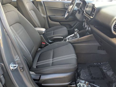 Used 2025 Hyundai Venue SEL image 30