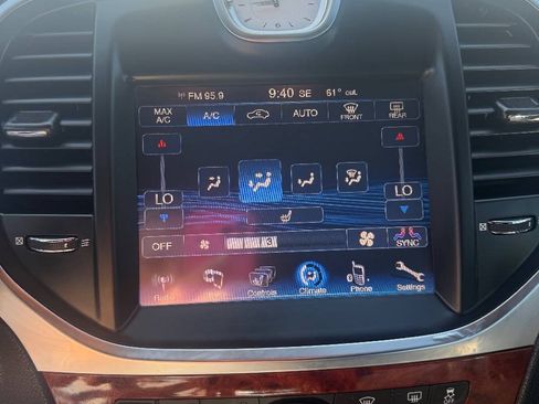 Used 2014 Chrysler 300 RWD image 26