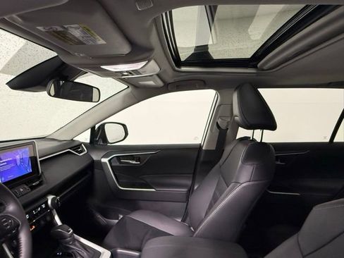 Used 2025 Toyota RAV4 XLE Premium image 32