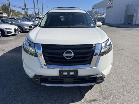 Used 2023 Nissan Pathfinder SL w/ SL Premium Package AWD/4WD image 8