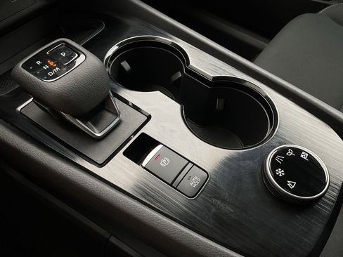 Used 2025 Nissan Rogue S image 33