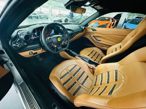 Used 2022 Ferrari F8 Tributo image 5