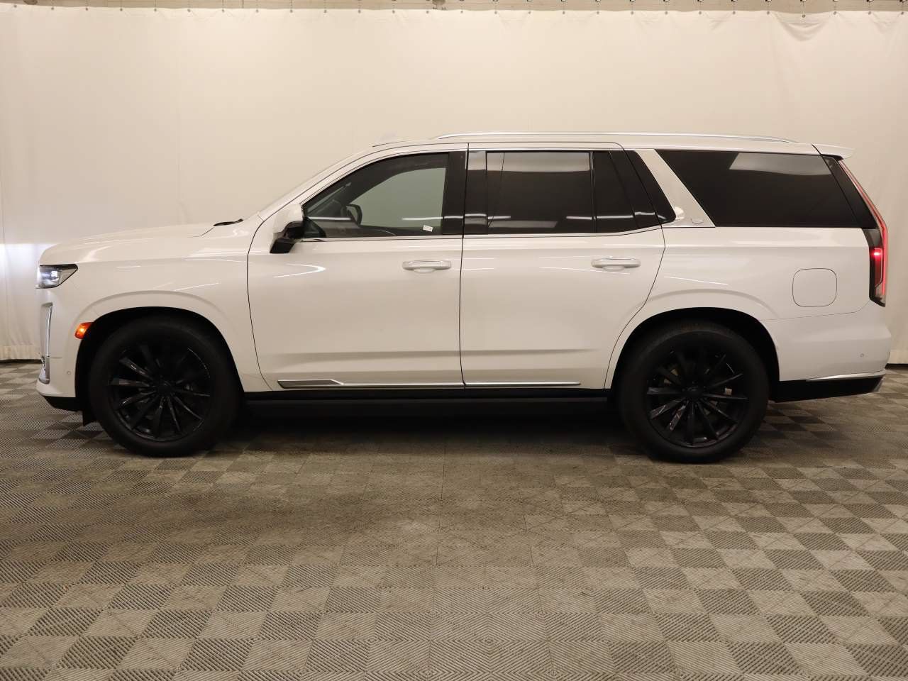 Used 2022 Cadillac Escalade Premium Luxury Platinum w/ LPO, Floor Liner Package AWD/4WD image 2