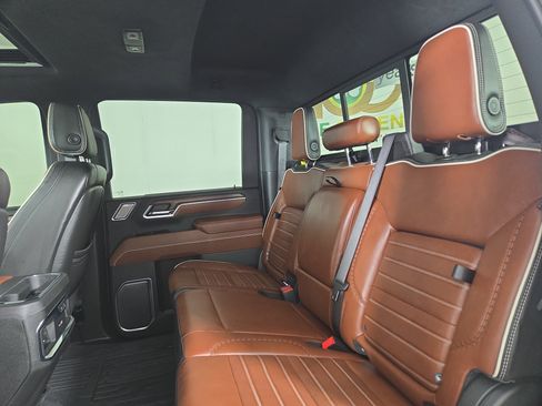 Used 2024 GMC Sierra 2500 Denali Ultimate image 13