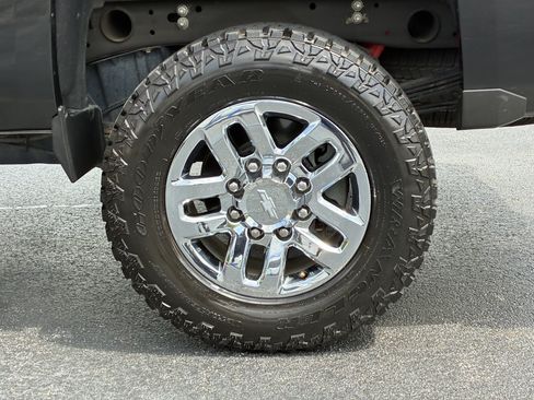 Used 2015 Chevrolet Silverado 2500 LTZ AWD/4WD image 10