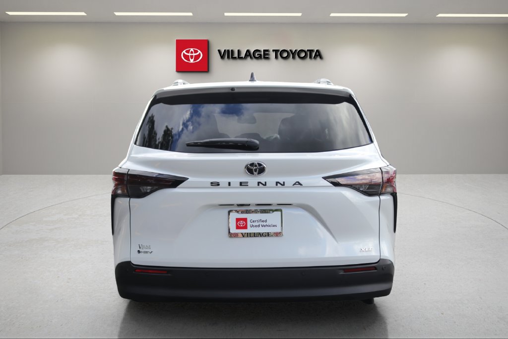 Certified 2026 Toyota Sienna XLE FWD image 4