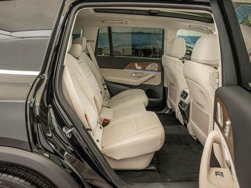 Used 2026 Mercedes-Benz GLS 450 4MATIC image 33