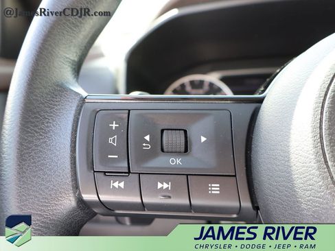 Used 2023 Nissan Rogue SV image 25