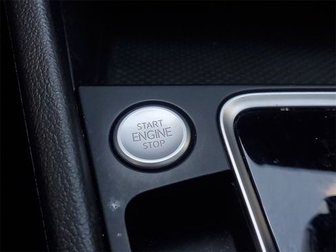 Used 2021 Volkswagen Jetta SE w/ SE Cold Weather Package image 29