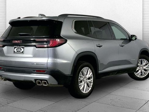 Used 2026 GMC Acadia Elevation w/ Elevation Premium Package FWD image 13