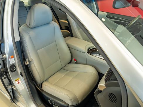 Used 2016 Lexus LS 460 w/ Comfort Package RWD image 23