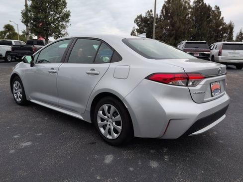 Used 2022 Toyota Corolla LE image 6
