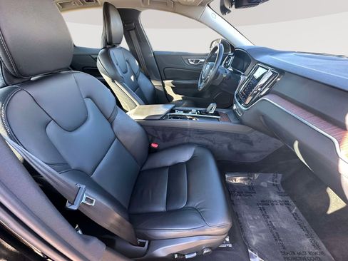 Used 2022 Volvo S60 B5 Momentum w/ Premium Package image 30