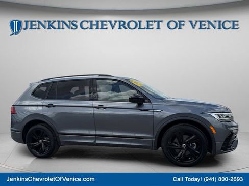 Used 2023 Volkswagen Tiguan SE R-Line FWD image 2