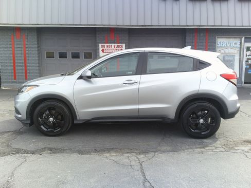 Used 2019 Honda HR-V LX image 2