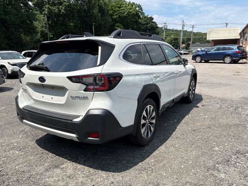 Used 2023 Subaru Outback Limited AWD/4WD image 9