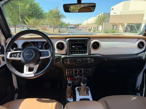 Used 2022 Jeep Wrangler Unlimited Rubicon w/ LED Lighting Group AWD/4WD image 18