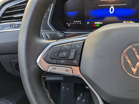 Certified 2023 Volkswagen Tiguan SE image 32