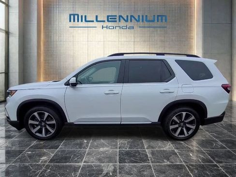 Used 2023 Honda Pilot Elite image 2