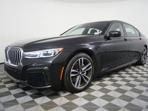 Used 2022 BMW 740i xDrive w/ M Sport Package image 8