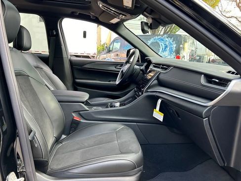 New 2024 Jeep Grand Cherokee Altitude image 20