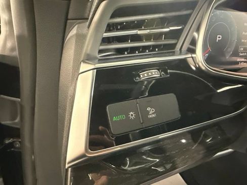 Used 2019 Audi Q8 Premium Plus AWD/4WD image 22