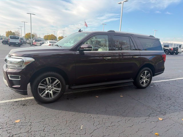 Used 2024 Ford Expedition Max Limited AWD/4WD image 2