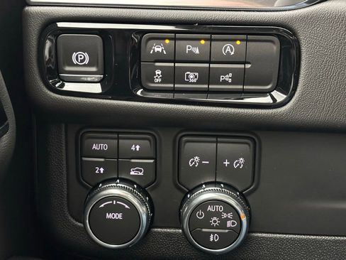 New 2026 GMC Yukon Denali w/ Sun & Power Step Package image 27