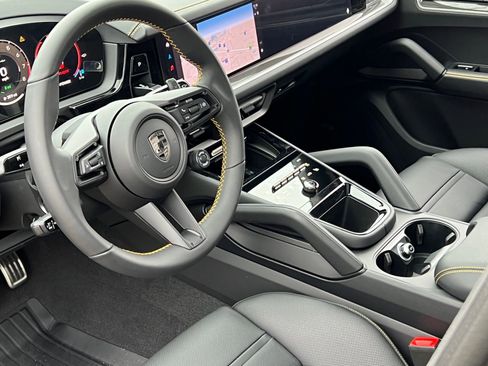 New 2026 Porsche Cayenne Turbo image 4
