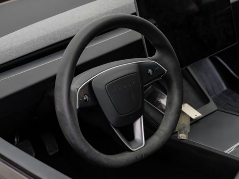 Used 2024 Tesla Model 3 Standard Range RWD image 17