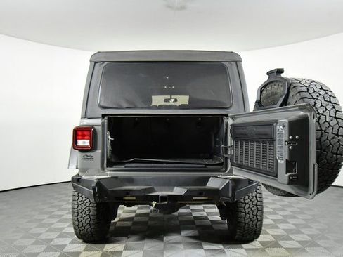 Used 2021 Jeep Wrangler Unlimited Rubicon w/ Cold Weather Group AWD/4WD image 25