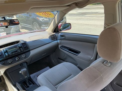 Used 2005 Toyota Camry FWD image 19