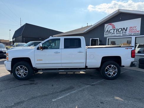 Used 2019 Chevrolet Silverado 2500 High Country w/ Duramax Plus Package image 2