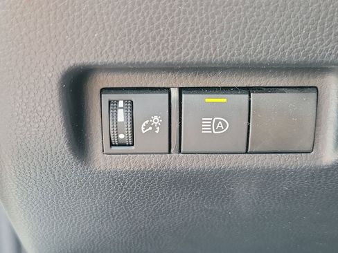 Used 2021 Toyota RAV4 XLE AWD/4WD image 30