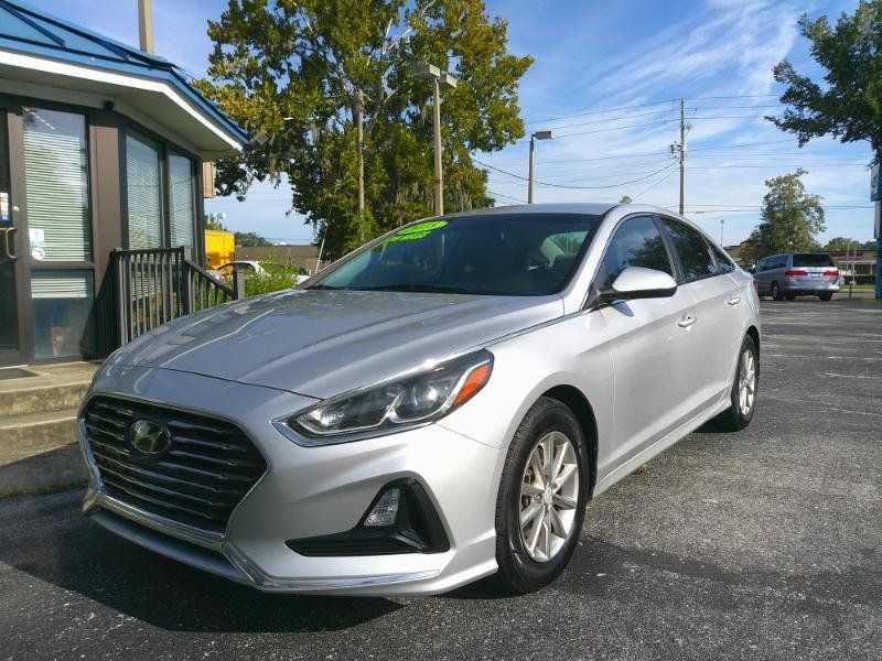 Used 2018 Hyundai Sonata SE w/ Cargo Package FWD image 2