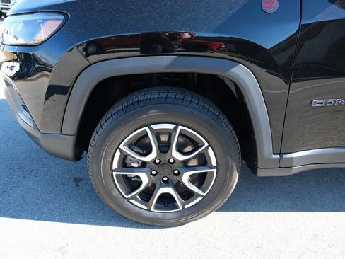 Used 2024 Jeep Compass Trailhawk image 13