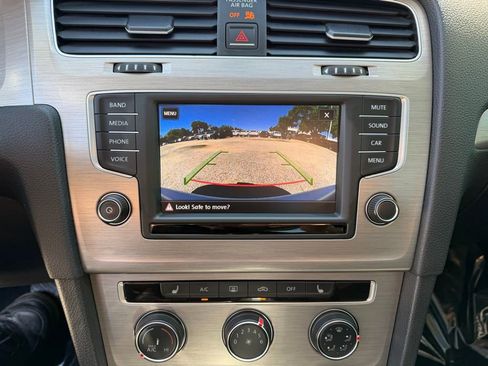 Used 2017 Volkswagen Golf S image 22