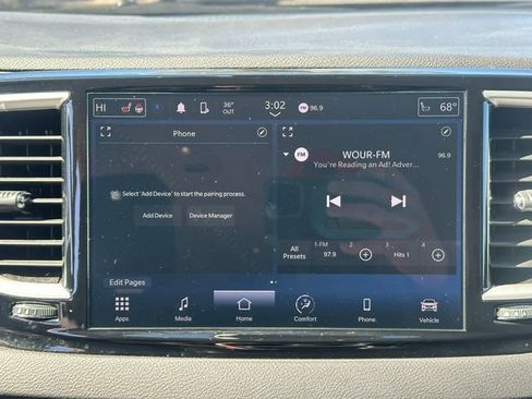 Used 2024 Chrysler Pacifica Touring-L image 17