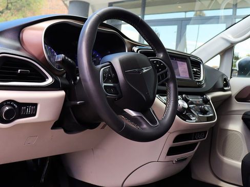 Used 2022 Chrysler Voyager LX FWD image 42
