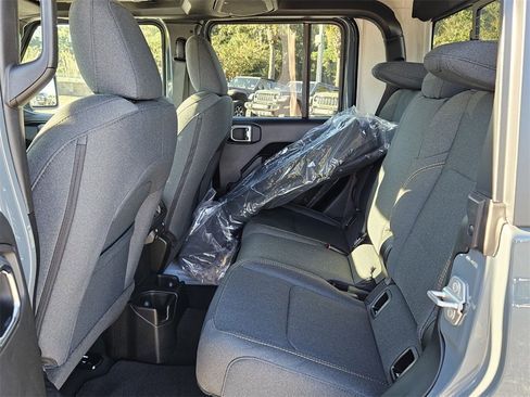 New 2025 Jeep Gladiator Sport image 11