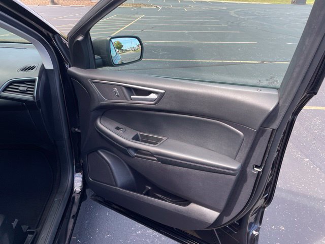 Used 2020 Ford Edge SE FWD image 44