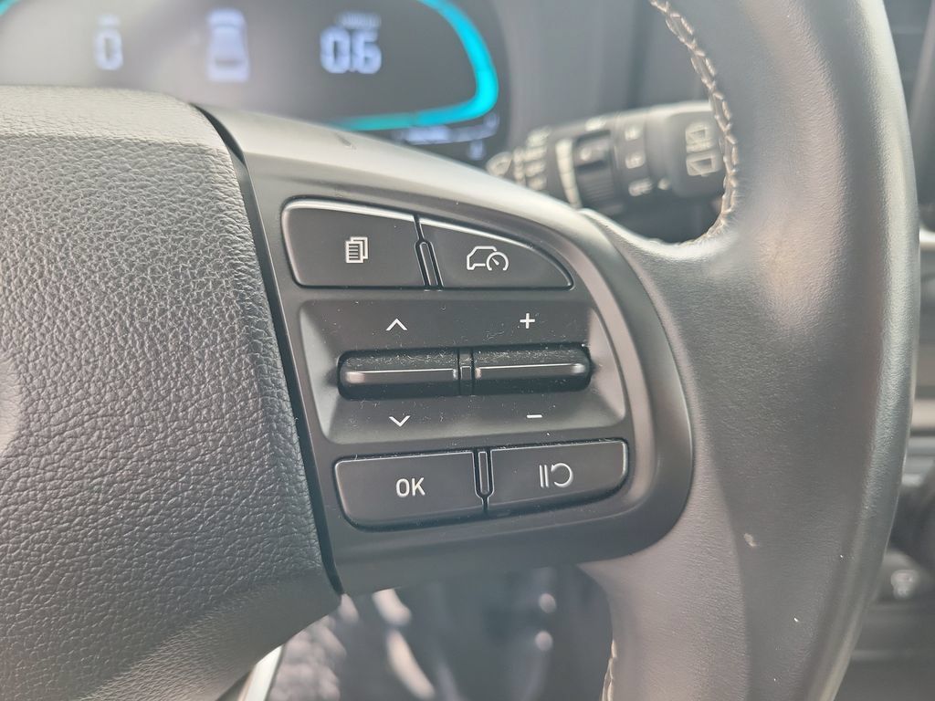 Used 2025 Hyundai Venue SEL FWD image 19